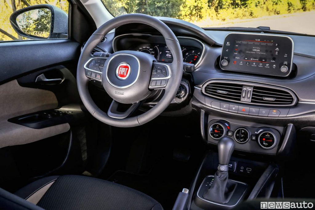 Fiat Tipo Abitacolo volante e plancia