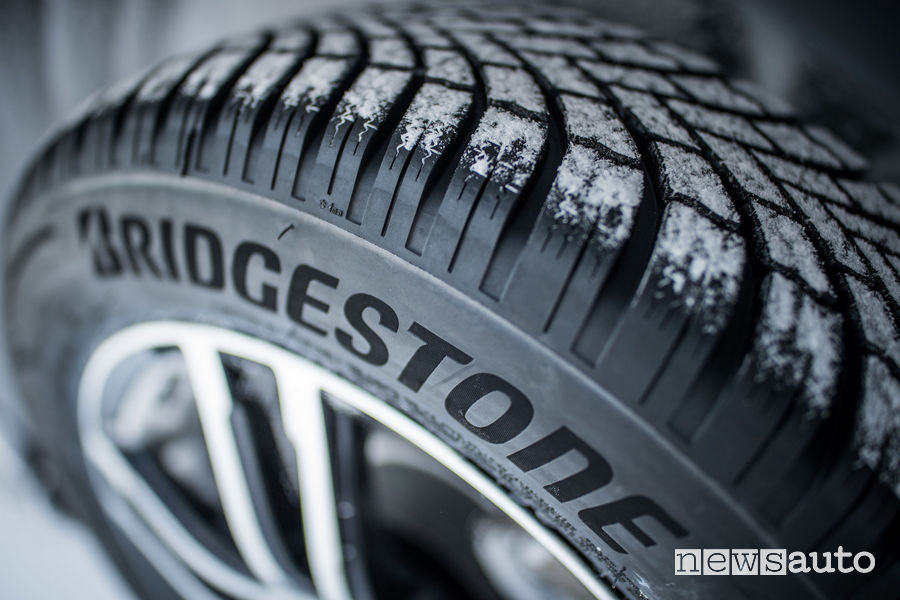Pneumatici invernali Bridgestone Blizzak LM005