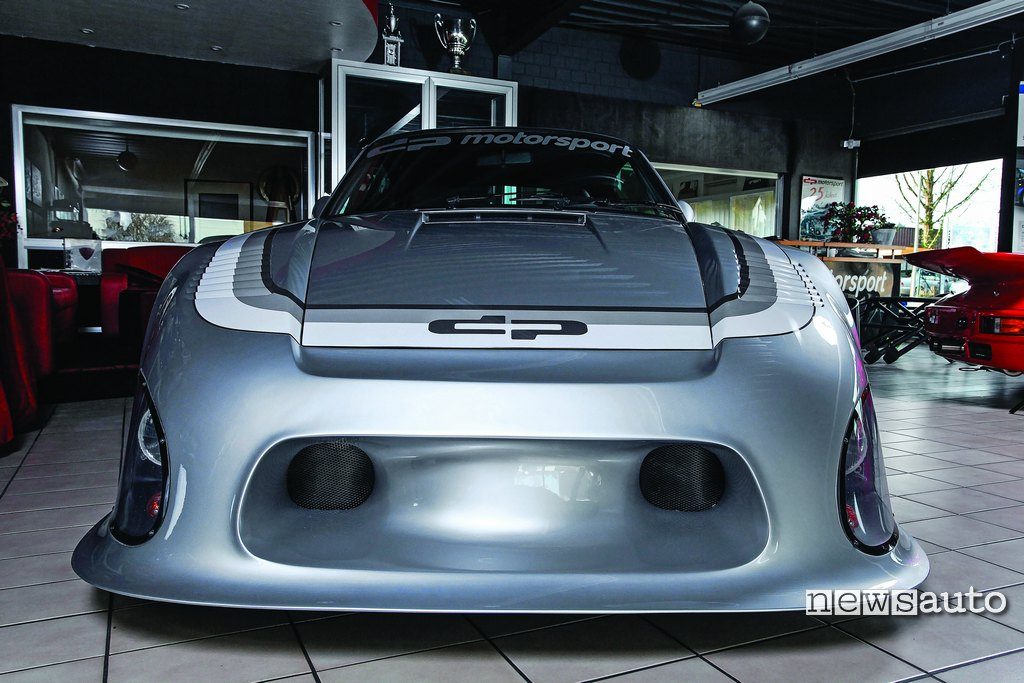 DP Motorsport 935 cofano anteriore modificato