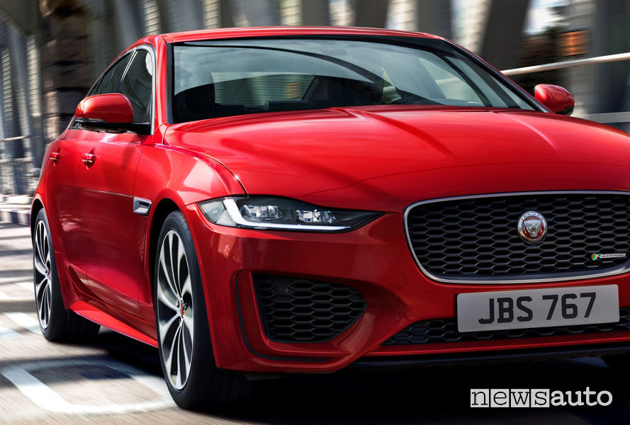 Jaguar XE 2019, vista frontale