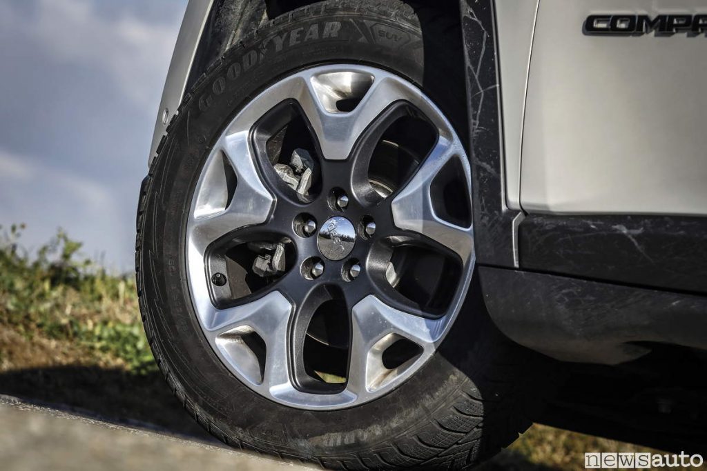 Cerchi in lega Diamond Jeep compass limited con Pneumatici Invernali Goodyear