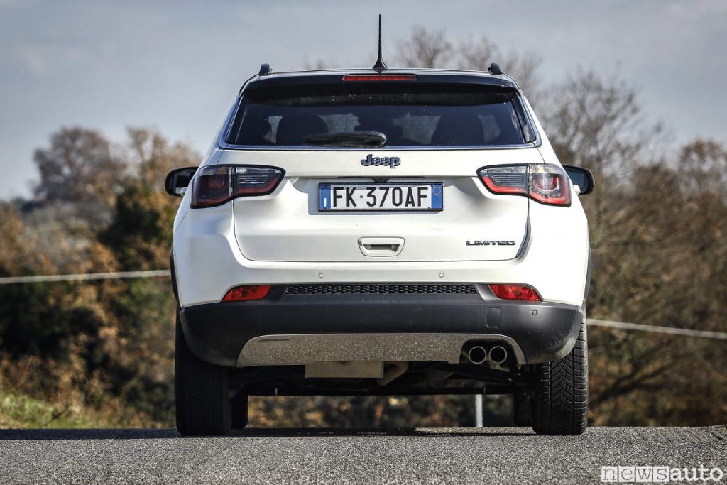 Jeep_compass_limited_2019 vista posteriore estrattore e scarico
