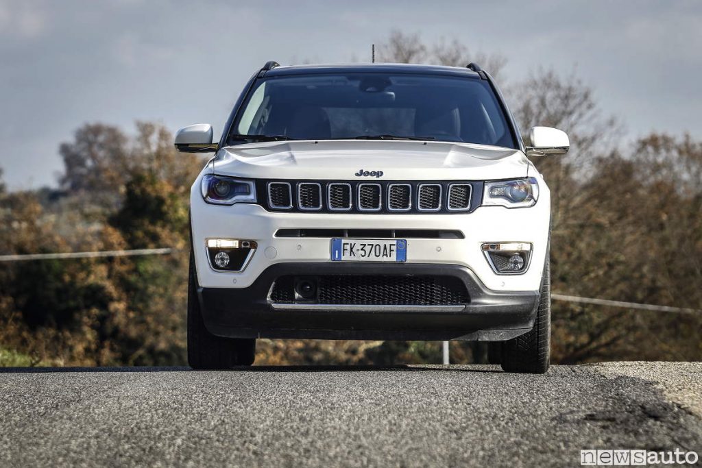 Jeep compass limited 2019 vista frontale cofano e paraurti