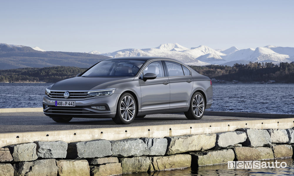 Nuova Volkswagen Passat, vista di profilo