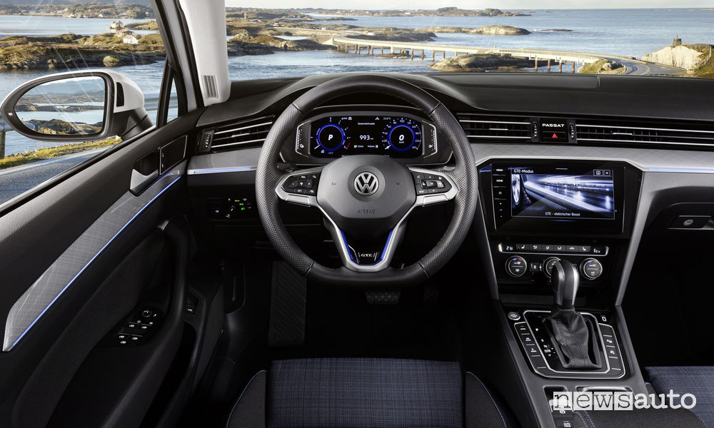 Nuova Volkswagen Passat GTE Variant, plancia strumenti