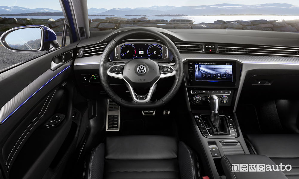 Nuova Volkswagen Passat R-Line Variant, plancia strumenti