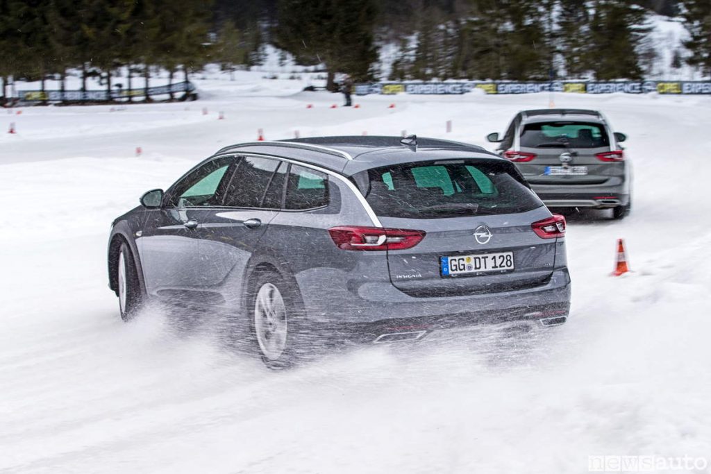 Opel Insignia drfting su neve 4x4