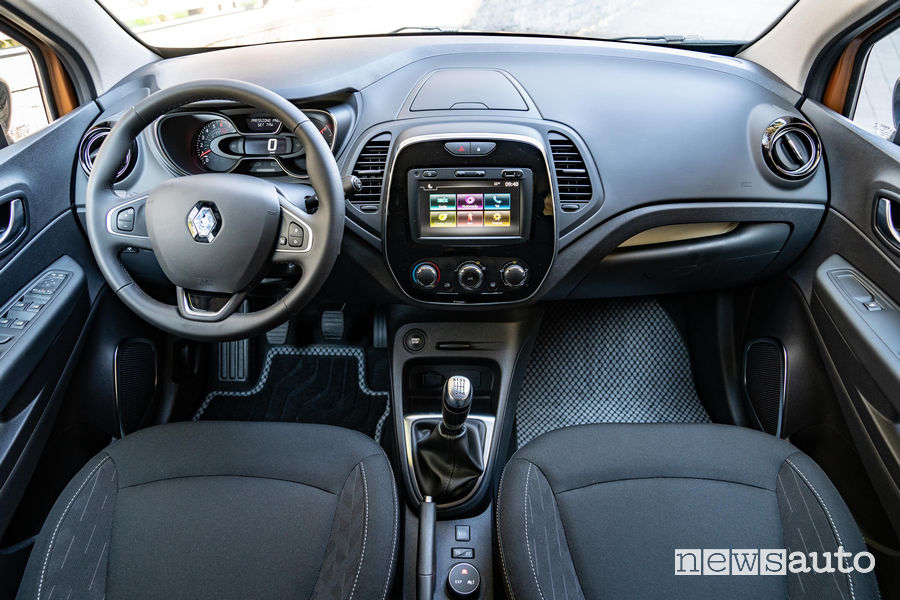 Renault Captur Sport Edition 2019, plancia strumenti