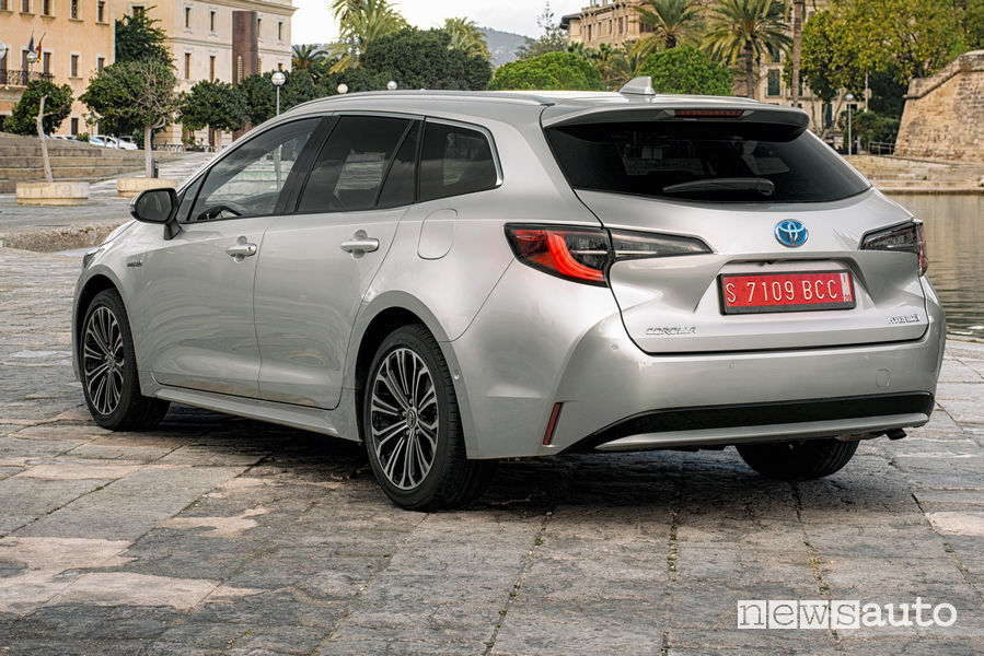 Toyota Corolla Touring Sport 2019, vista posteriore