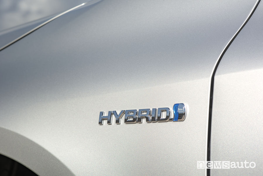 Toyota Corolla Touring Sport 2019, logo hybrid