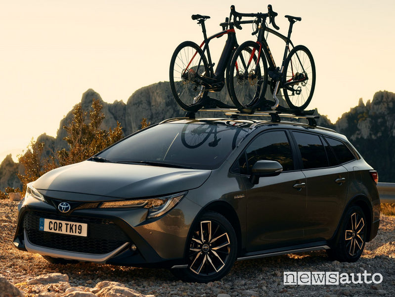 Toyota Corolla Touring Sports Trek, vista di profilo