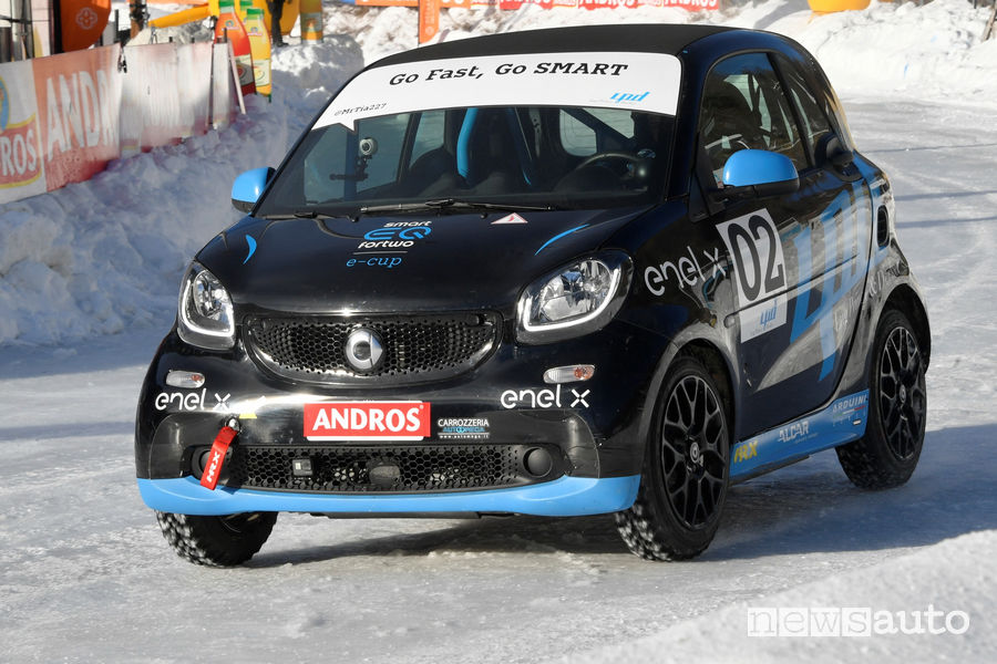 Guida su ghiaccio smart elettrica da corsa