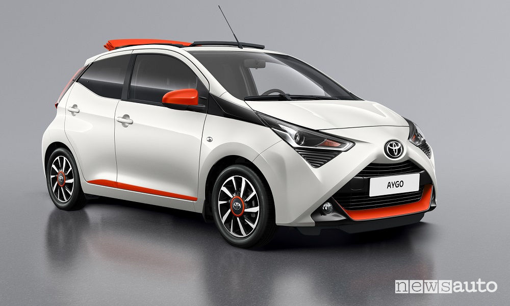 Toyota Aygo x-wave, vista di profilo