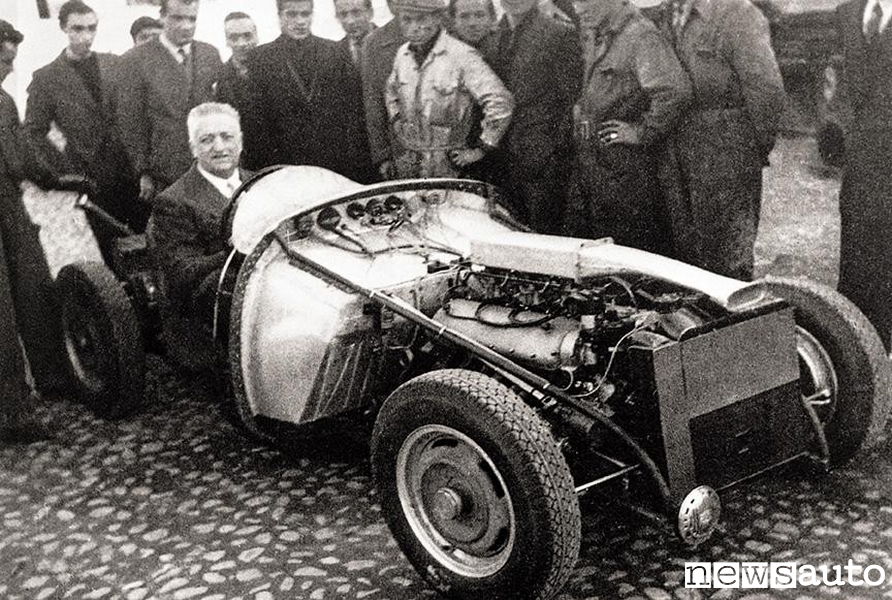 Enzo Ferrari a bordo della Ferrari 125 S