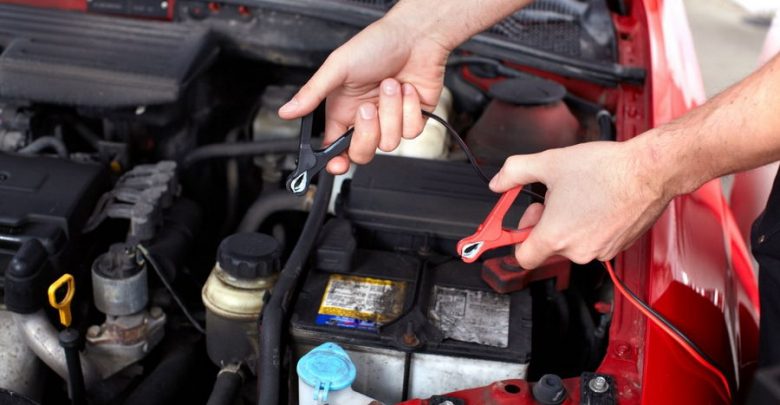 Manutenzione auto fai da te controllo carica della batteria