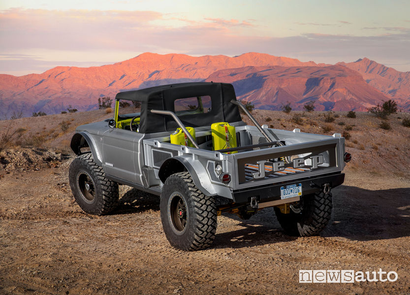Jeep Five Quarter vista posteriore