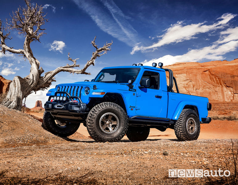 Jeep J6 vista di profilo