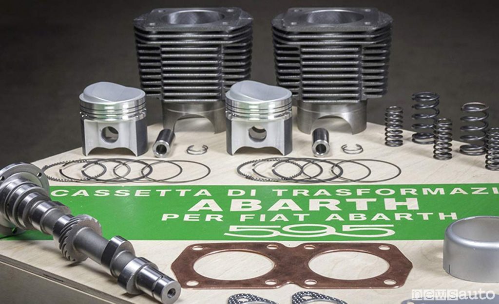 Il kit completo con i componenti presenti all'interno della Cassetta di trasformazione Abarth 595