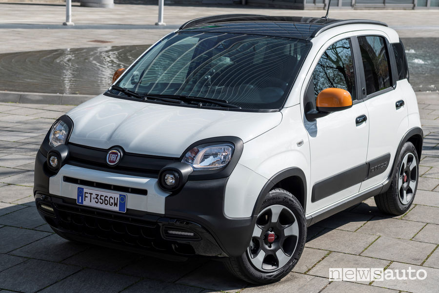 Fiat Panda Connected by Wind vista di profilo