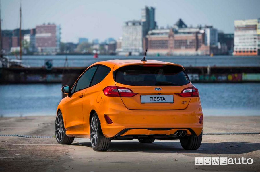 Ford Fiesta ST Performance Edition vista posteriore