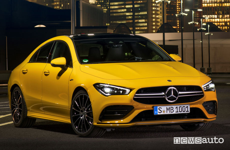 Mercedes-AMG CLA 35 4MATIC vista di profilo