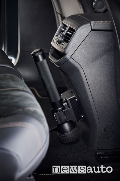 Torcia su Peugeot 3008 Guardia di Finanza