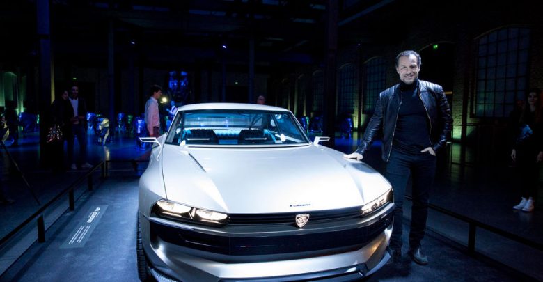 Peugeot alla Milano Design Week 2019, Accorsi davanti all'e-Legend Concept