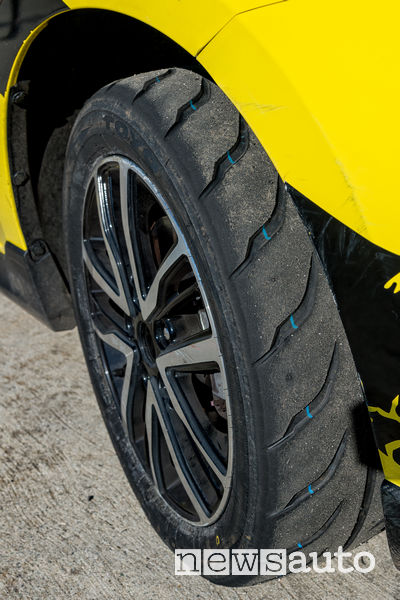 Gomme Toyo PROXES R888 sulla Suzuki Swift Sport
