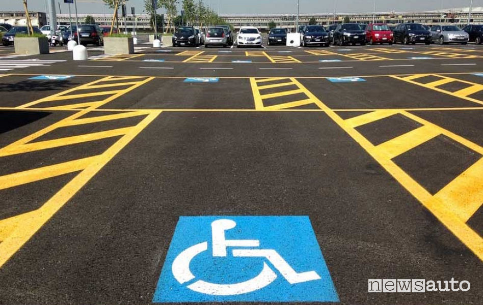 Codice della Strada strisce di disabili