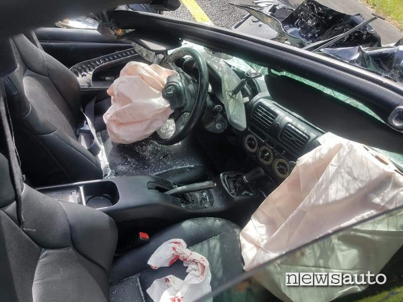 incidente toyota mr2 4