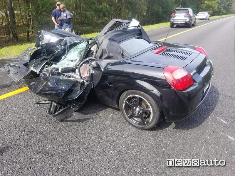 incidente toyota mr2 5