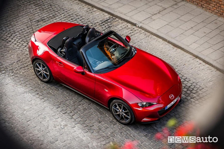 Vista dall'alto Mazda MX-5 2019 con sistema i-Eloop