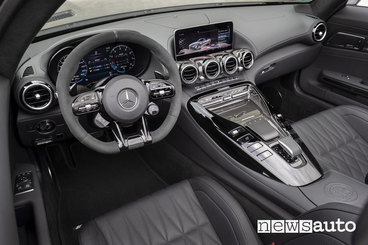 Mercedes AMG GT 2019 interni