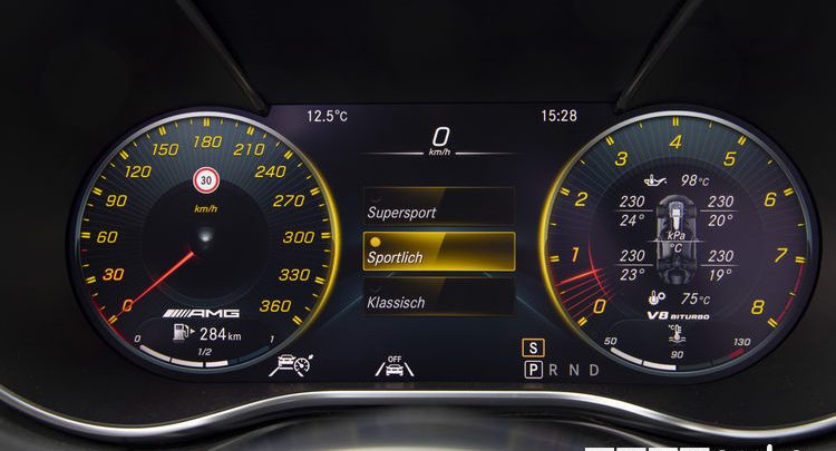 Mercedes AMG GT 2019 cockpit
