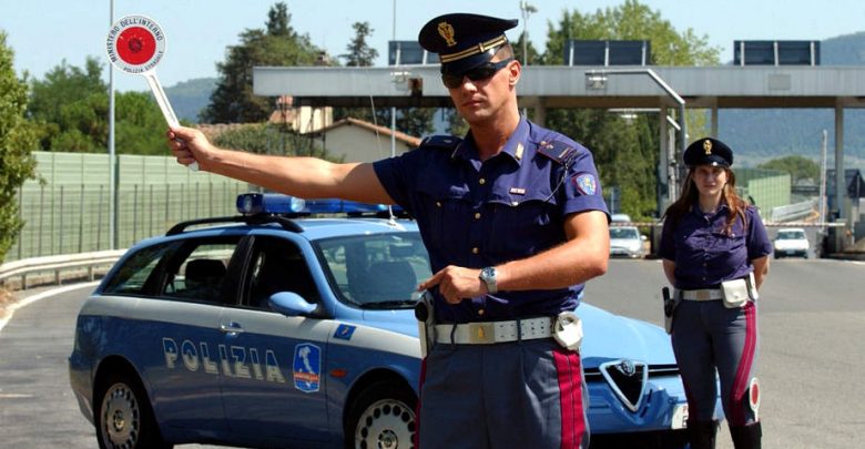 polizia-posto-di-blocco controllo contratto assicurazione digitlale
