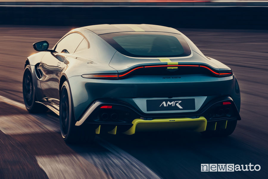 Aston Martin Vantage AMR vista posteriore
