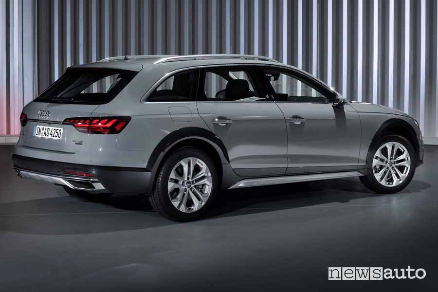 Audi A4 allroad quattro vista posteriore