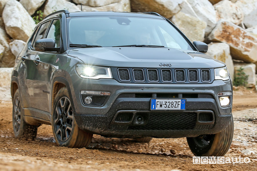 Jeep Compass Trailhawk sullo sterrato