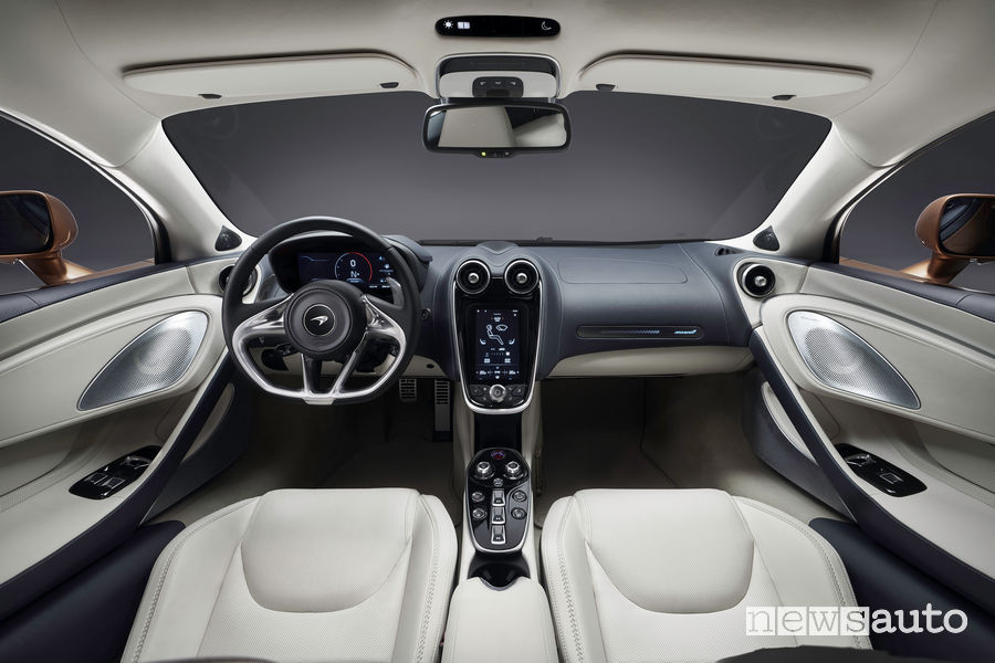 McLaren GT Gran Turismo plancia strumenti