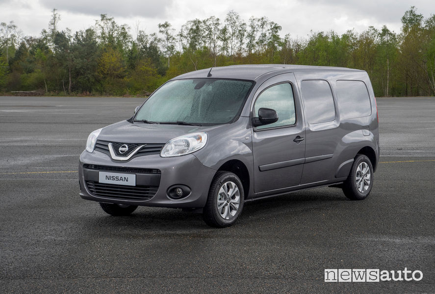Nissan NV250 Van L2 vista di profilo
