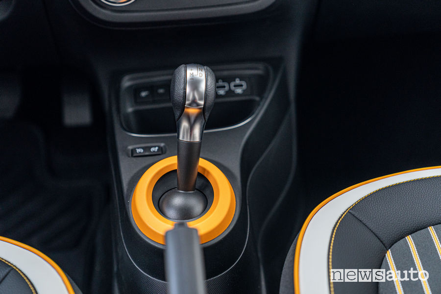 Nuova Renault Twingo 2019 leva cambio automatico EDC a 6 rapporti