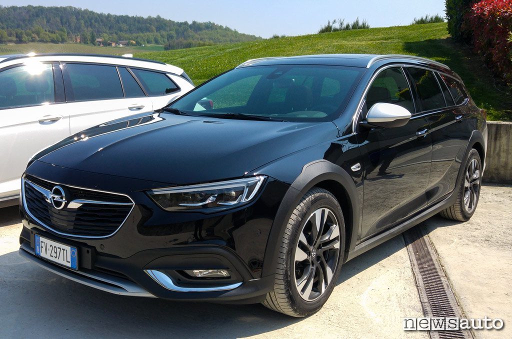Opel Insignia Country Tourer anteriore