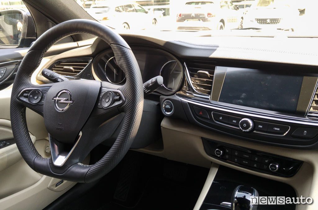 Opel Insignia Country Tourer interni