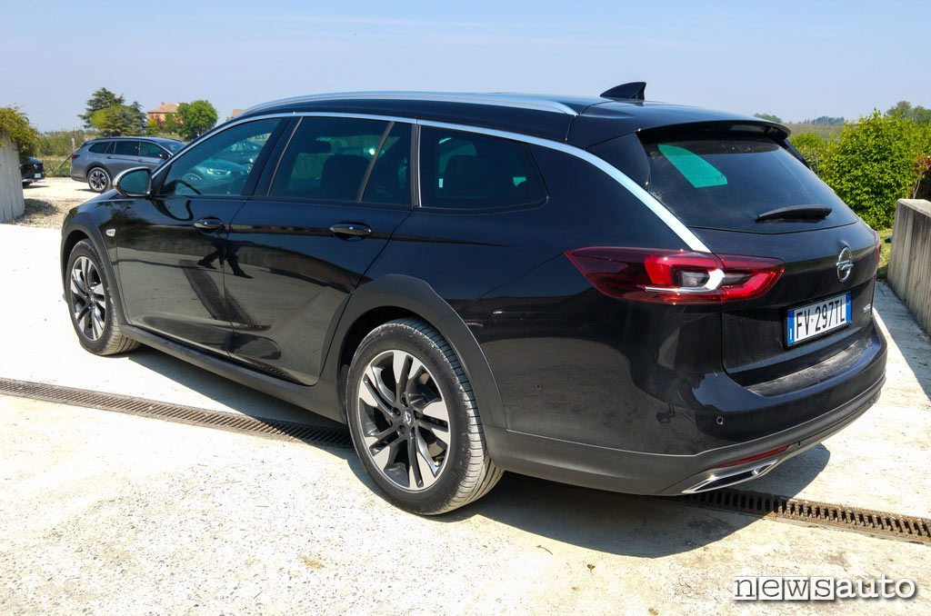 Opel Insignia Country Tourer posteriore