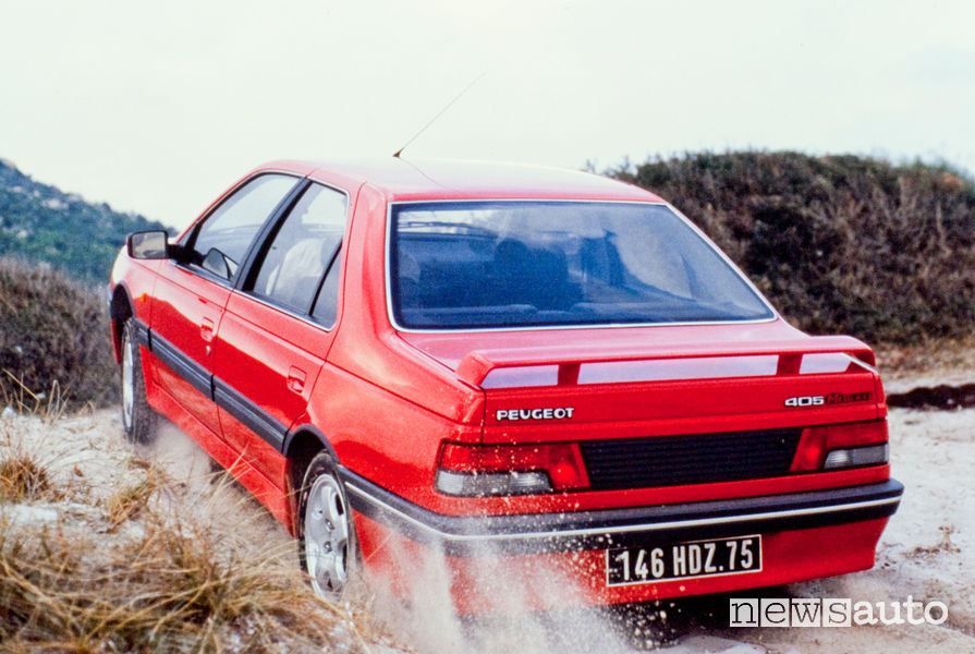 Peugeot 405 Mi16 X4 4x4 rossa vista posteriore