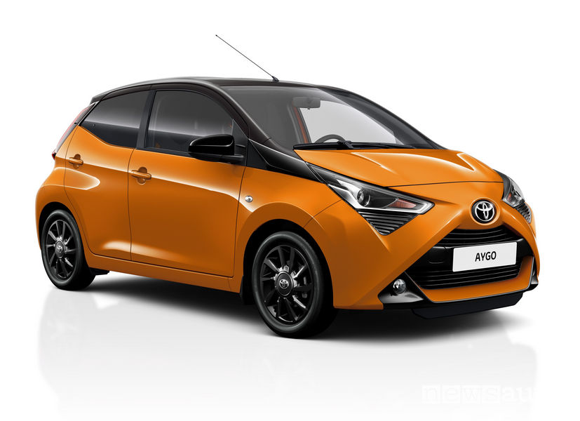 Toyota Aygo Connect edition x-cite vista di profilo