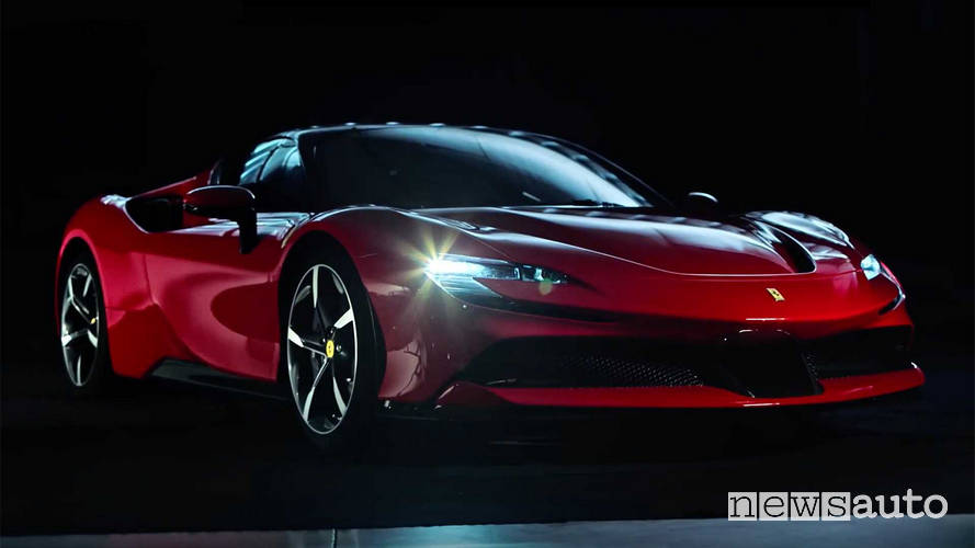 Gamma Ferrari 2019 Ferrari SF90 Stradale dettaglio fari led