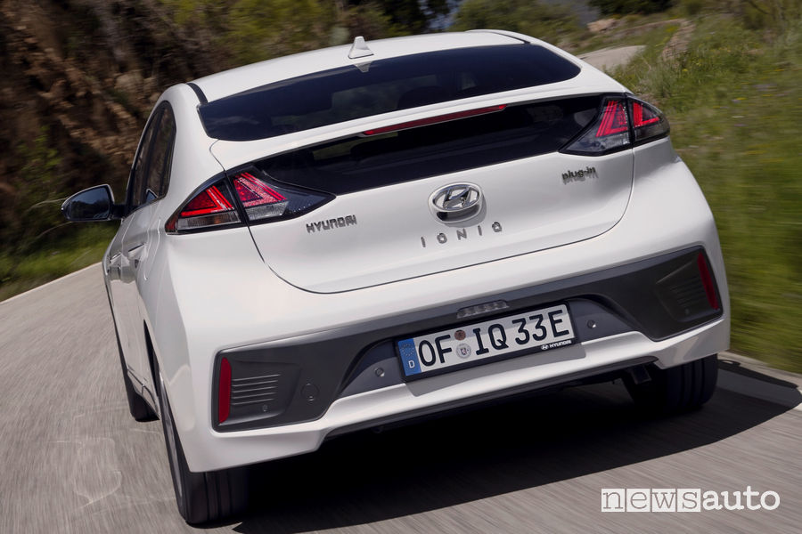 Vista posteriore Hyundai Ioniq Plug-In Hybrid