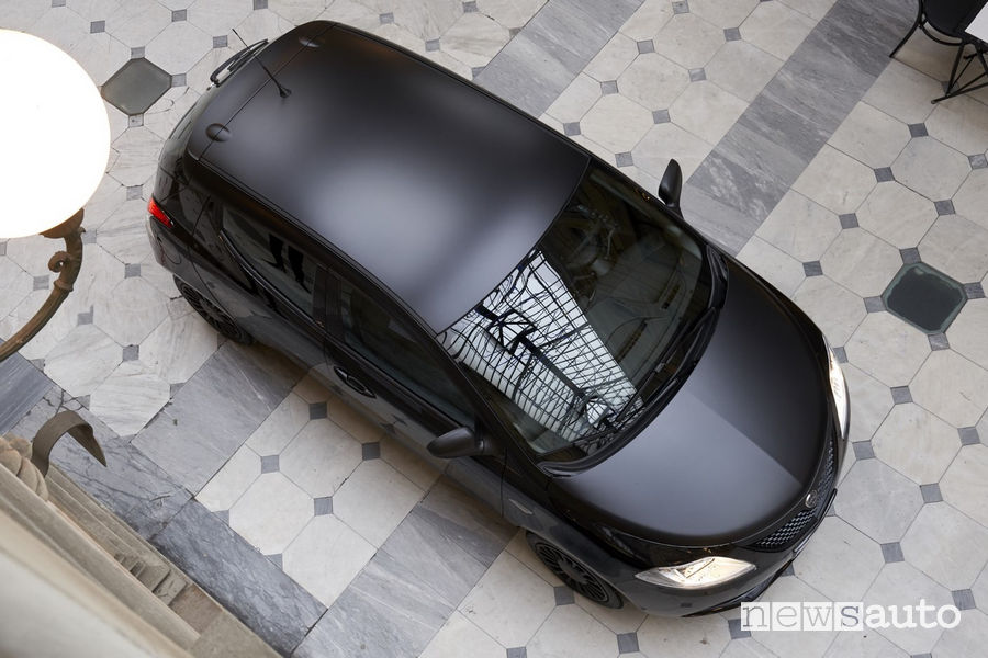 Vista dall'alto Lancia Ypsilon Black and Noir