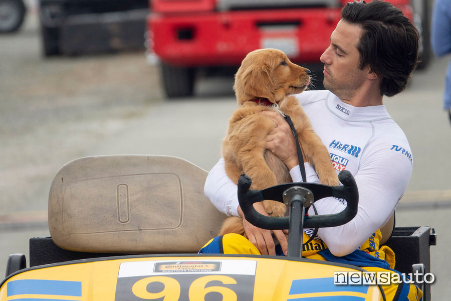 Cane in braccio, THE ART OF RACING IN THE RAIN, Danny ed Enzo in una scena del film "The art of Racing in the rain"